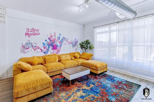 Downtown Memphis Apartamento | The Stallion #209 - Walk to Museums, Luxe Loft with free gated & covered parking