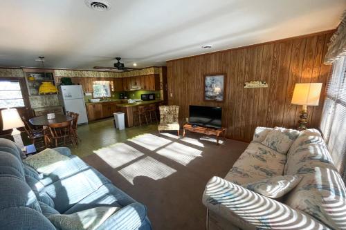 Emerald Isle Casa | The Stanley Cottage (upstairs)