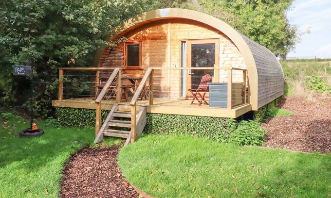 Newmarket Cabaña | THE STAR AT LIDGATE - CABIN 2, pet friendly in Cheveley
