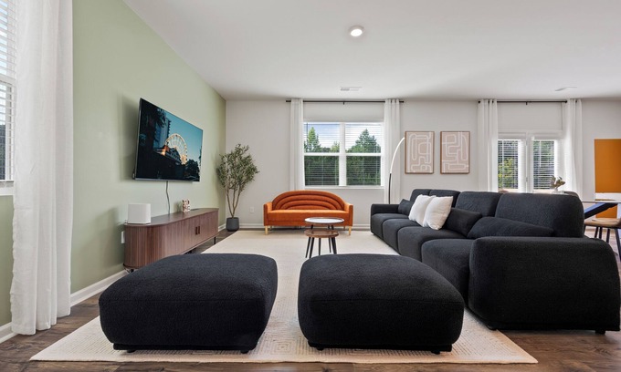 Fairburn Casa | The Stay Haus - Modern 4 Bedroom