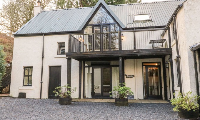 Dalmally Cabaña | THE STEADING, family friendly, character holiday cottage in Lochawe