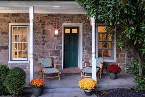 Stockton Casa | The Stone House on Main Street