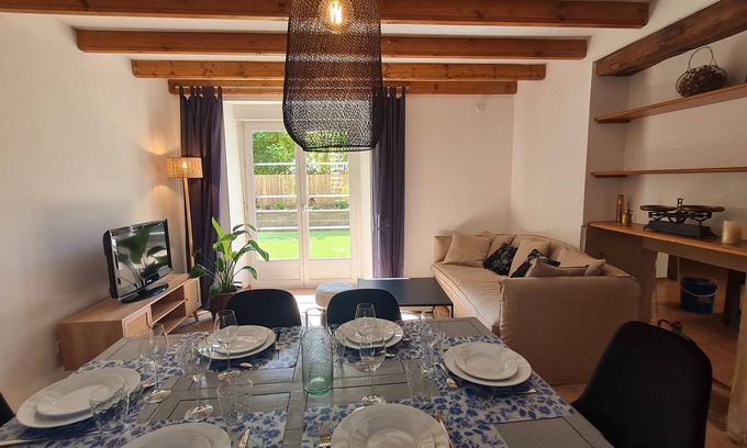 Oelleville Casa | The Stones of Happiness. Village House
