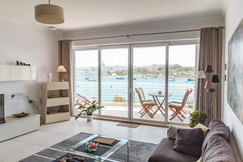 Sliema Apartamento | The Strand Luxurious Seafront Apartment