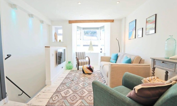 Shaldon Casa | The Strand Summary: T
