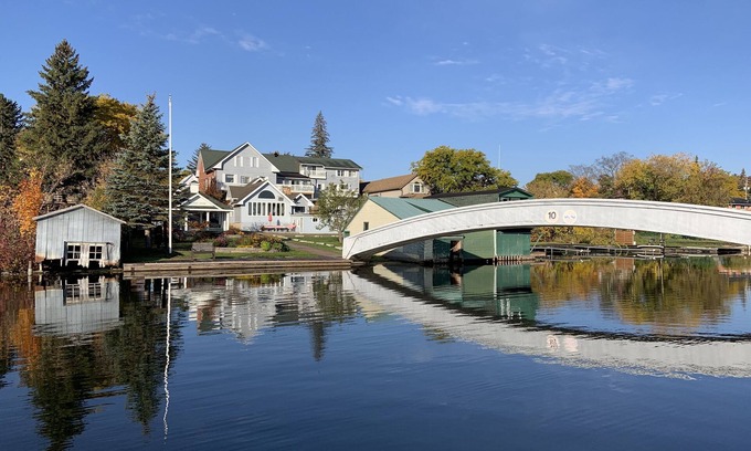 Westport Casa | The Stray Cat Inn, features 3 guest rooms in Westport