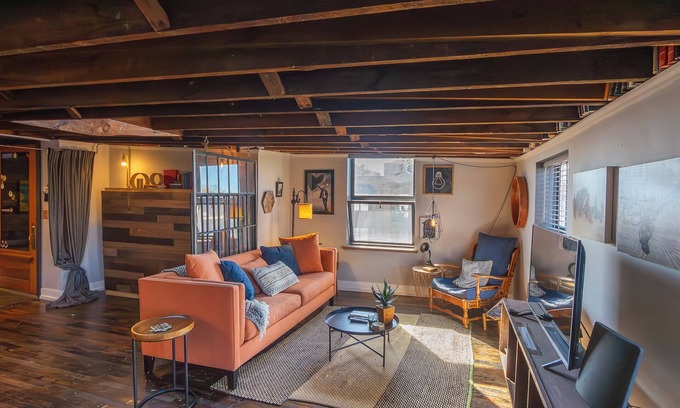 Northville Apartamento | The Studio by Brandt is located at the heart of historic Downtown Northville.