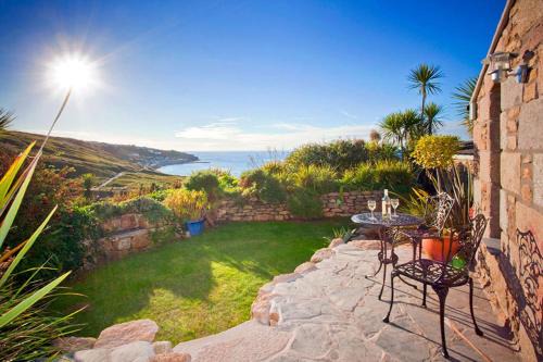 Sennen Cove Casa | The Studio Cottage, with, Sea views, Garden, Amazing Location by beach