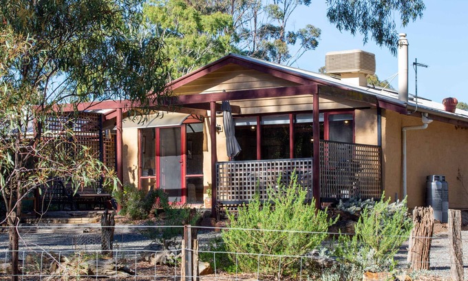 Axe Creek Apartamento | The Studio under the gum tree.