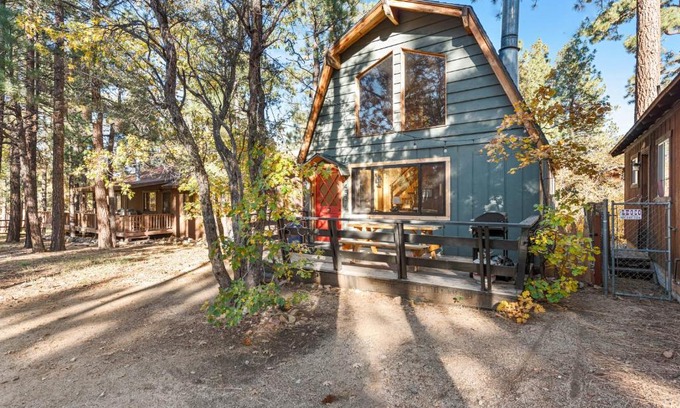 Sugarloaf Casa | The Sugar Loft - Cozy cabin located in one of the quietest neighborhoods! Relax and recharge!
