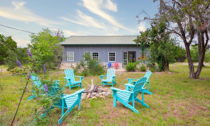 Dripping Springs Cabina | Sugar Shack- A Sweet Hill Country Cabin