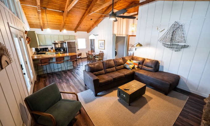 Higden Casa | “The Sugarloaf Mountain Cabin” A Charming Lakefront Escape!!