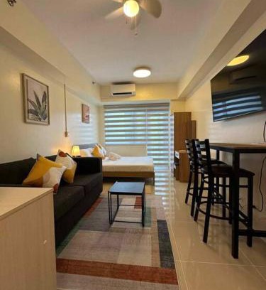 Valenzuela Apartamento | The Suite Life - Level 42 at Makati