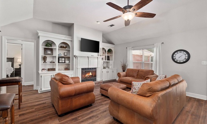 Hattiesburg Casa | The Summer Place House / 4 Bed 2 Bath / The Perfect Home Away From Home