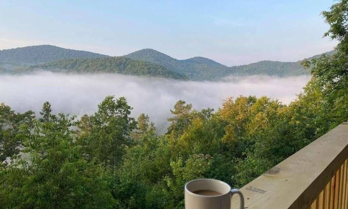 Suches Cabina | The Summit Haven -Top of Mountain/Pet Friendly/Panoramic Year-Round Views