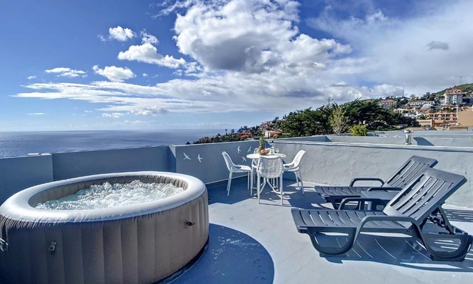 Garajau Apartamento | The Sunny Apartment by Atlantic Holiday