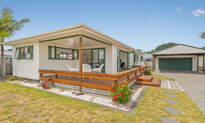 Cooks Beach Casa | The Sunny Bach - Cooks Beach Holiday Home