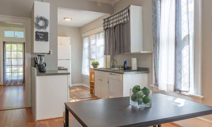 Columbus Apartamento | The Sunny Southern Manse Front Unit Walk Downtown