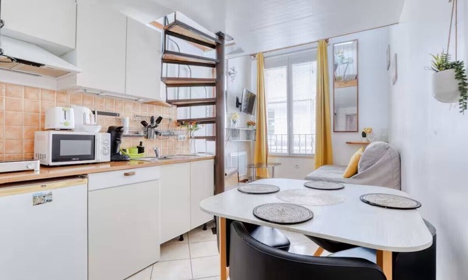 Village Apartamento | The Sunny Suite, warm and modern!