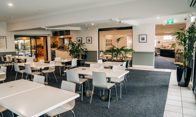 Broadmeadow Hotel | The Sunnyside Tavern, Broadmeadow