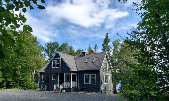Algoma District Cabaña | The Sunrise - Peaceful Waterfront Cottage on Dunlop Lake in Elliot Lake