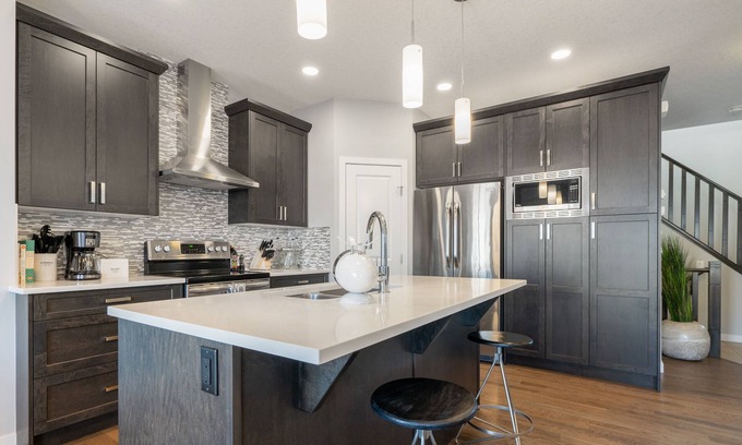 Cochrane Casa | The Sunset - 3 BR. Close to the Rocky Mountains!