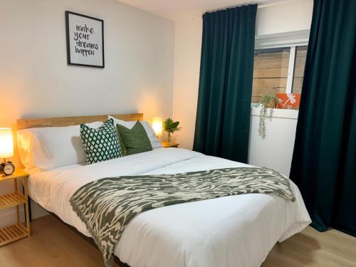 Surrey Casa | The Sunset Haven- Cozy 2BR Basement Suite near White rock