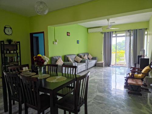 Tanjung Tanah Merah Apartamento | The Sunset Terrace -Teluk Kemang, Sunset view, Walk to beach