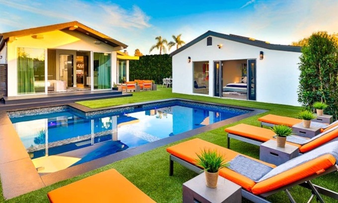 Faircrest Heights Villa | The Sunset Villa Se eleva