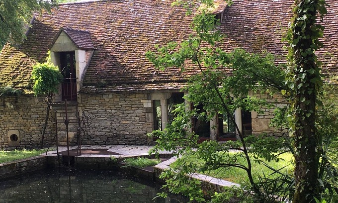 Caillac Casa | The superb 15th-century Château Lagrézette mill, a haven of peace and tranquillity in a sublime setting