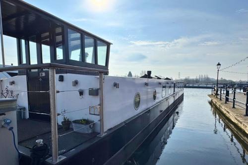 Barton under Needwood Alquiler De Eote | The Swan Flotel - Barton Marina