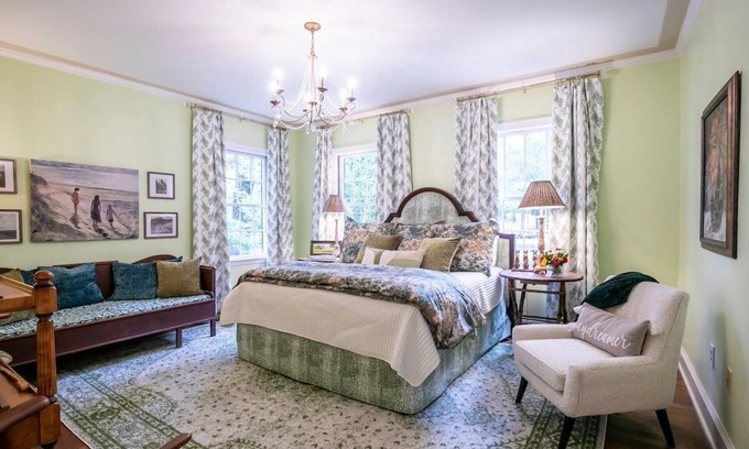 Oxford Casa | The Sweet Bay King Suite by Velvet Ditch Villas