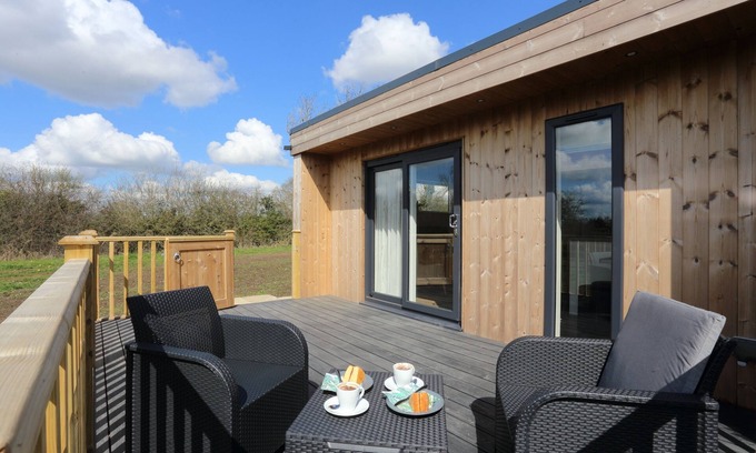 Loppington Cabaña | THE SWIFT, pet friendly, character holiday cottage in Wem