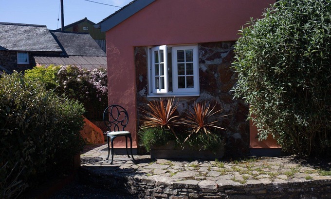 Hartland Cabaña | The Tack Room, shared hot tub and sauna