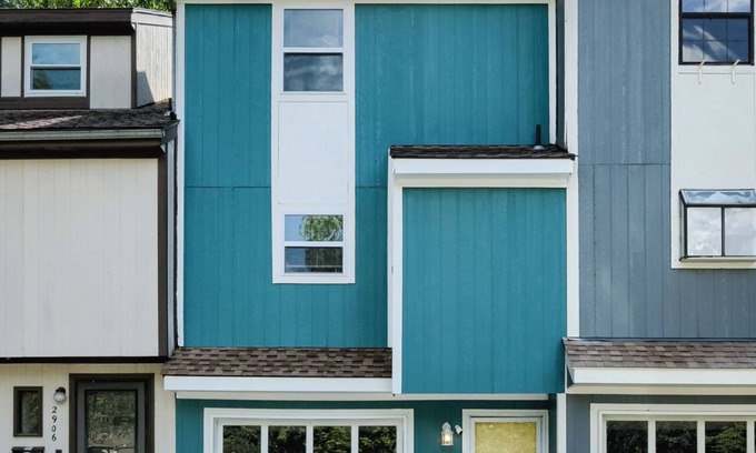 Midtown - Westport Casa | The Teal Townhouse Near KU Med and Central to Many KC Landmarks/Attractions