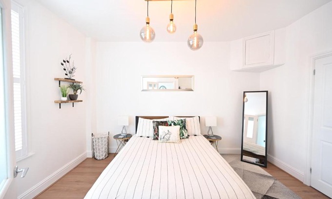 City Centre Casa | The Teapot Cottage in Town Centre FREE Parking