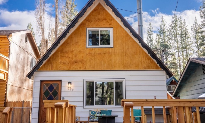 Big Bear City Cabina | The Teddy Bear Cabin! Large Patio!