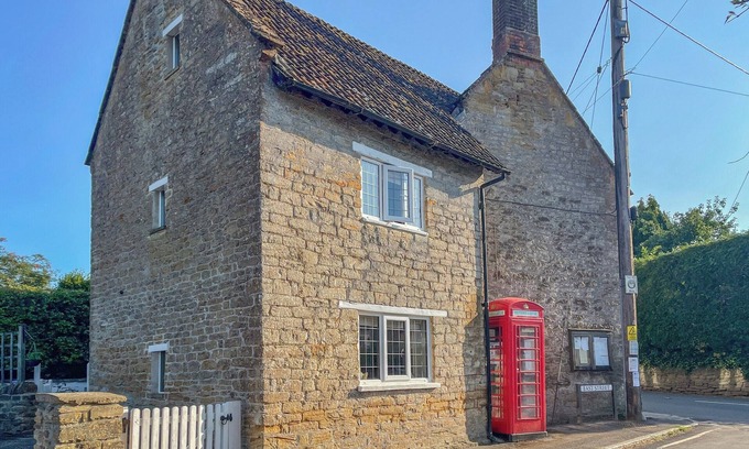 North Perrott Cabaña | The Telephone Box at The Old Post Office