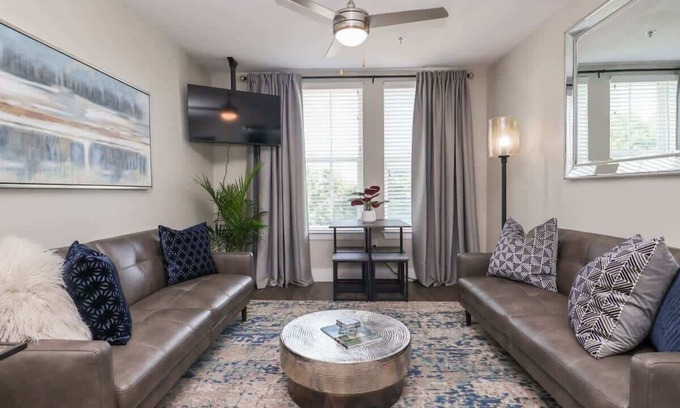 Oxford Casa | The Texan at 514 by Apex Short Term Stays
