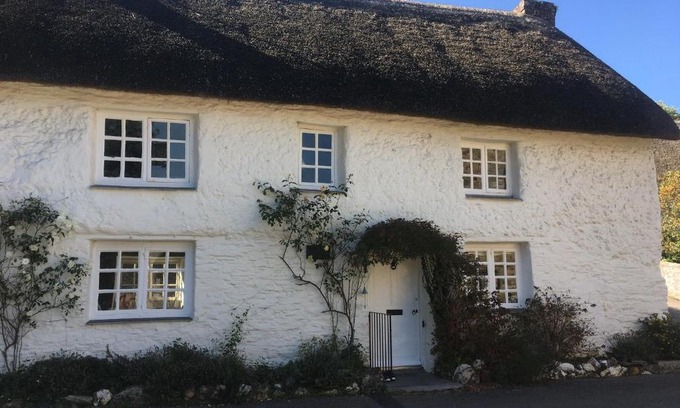 Feock Casa | The Thatched Cottage