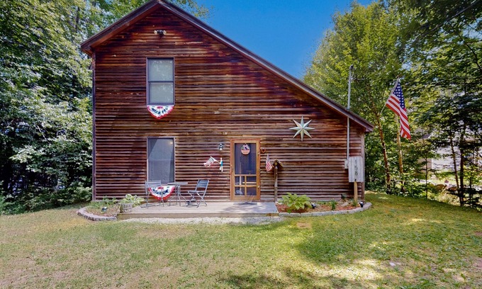 Weeks Mills Casa | The Three Cornered Pond Retreat | House in Augusta with kayaks & dock access