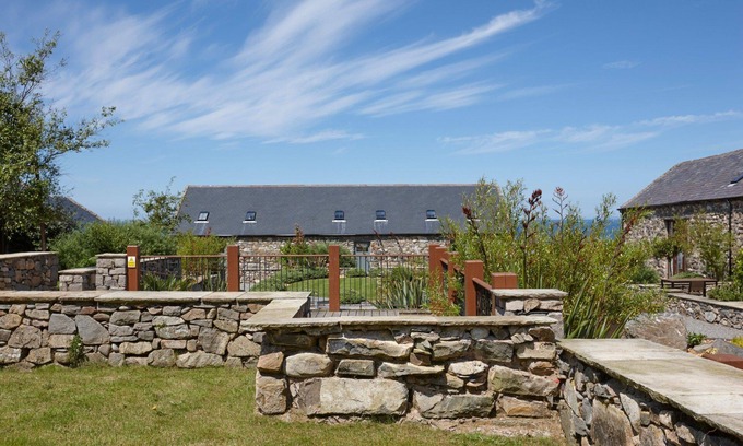 Pistyll Cabaña | The Threshing Barn - una península de llyn con capacidad para 6 personas en 3 habitaciones