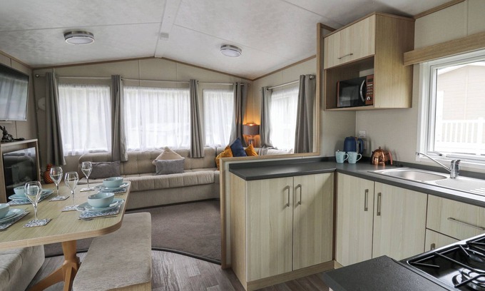 Llanarth Cabaña | THE TIDDLER, pet friendly, with a garden in Llanarth