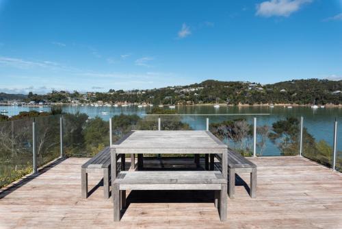 Okiato Casa | The Tide Watcher - Okiato Holiday Home