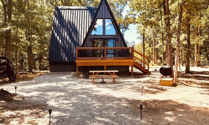 Ironton Apartamento | The Tiegen Rae: cozy mountain cabin with huge views