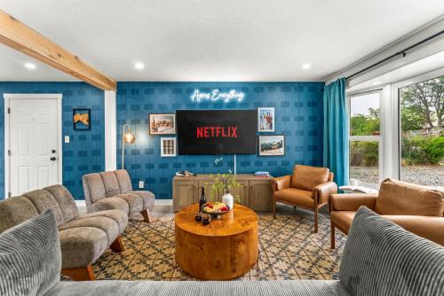 Highlands Casa | The Timberline- Game Room, Outdoor Theater, Bocce, Fire Pit, Pets