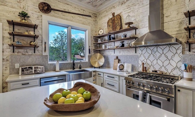 Eastside Promise Neighborhood Casa | The Time Traveler - Historic Home Downtown SATX