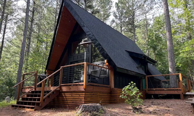 Dahlonega Cabina | The Tiny Mansion: New A-Frame! Secluded, Great Getaway in Dahlonega!