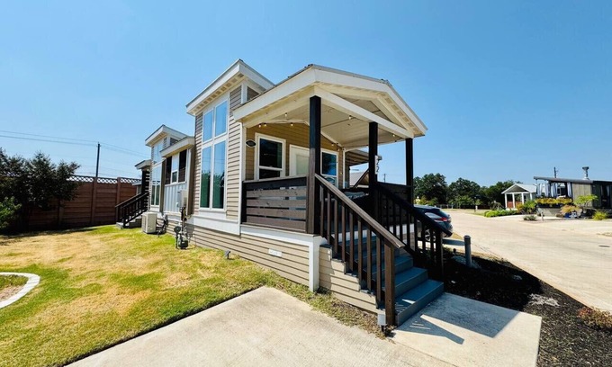 Austin Casa | The Tiny Treasure | Pool & Hot Tub