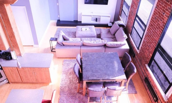 Wholesale District Apartamento | The Top Floor Penthouse 4 BR 3 Bath 2,000 Sq. Ft.